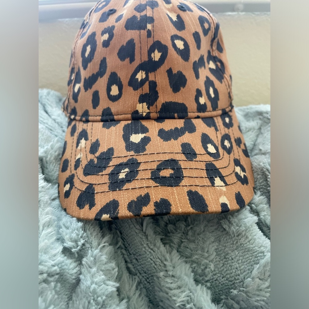 Women’s cheetah hat